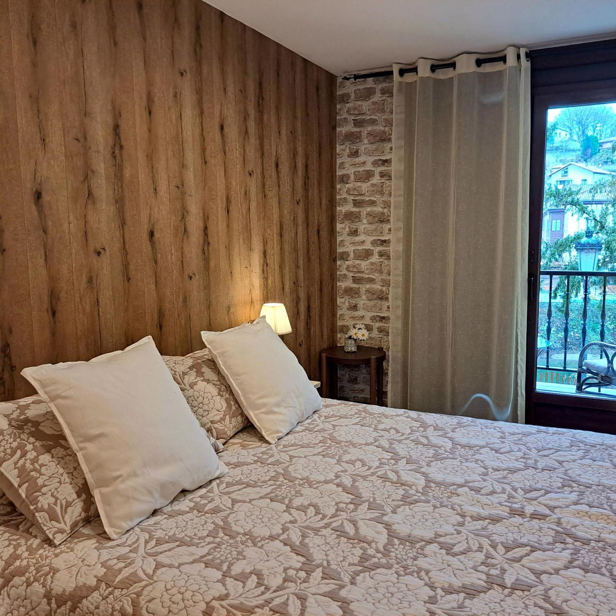 Apartamento Con Terraza Al Puente Romano Onís Exteriör bild